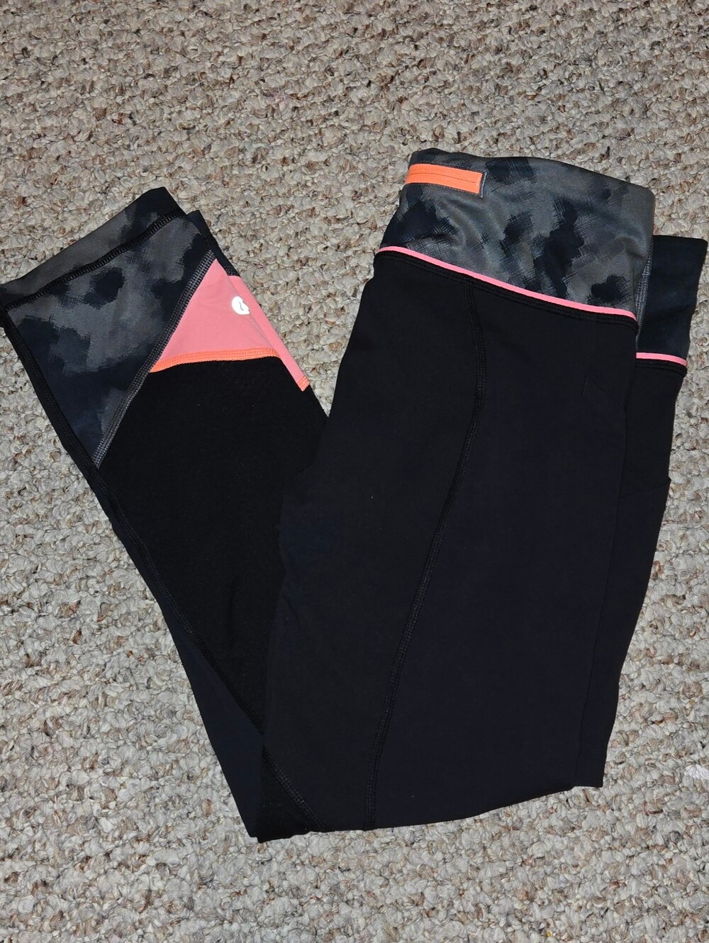 Lululemon Capris Leggings Black, Coral Women's Size 6